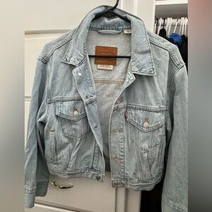 Cropped Levi’s Jacket